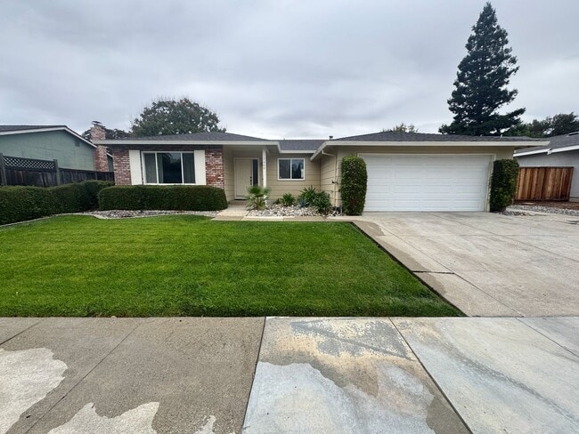 Building Photo - Beautiful Home, Coming SOON! Great Neighbo...