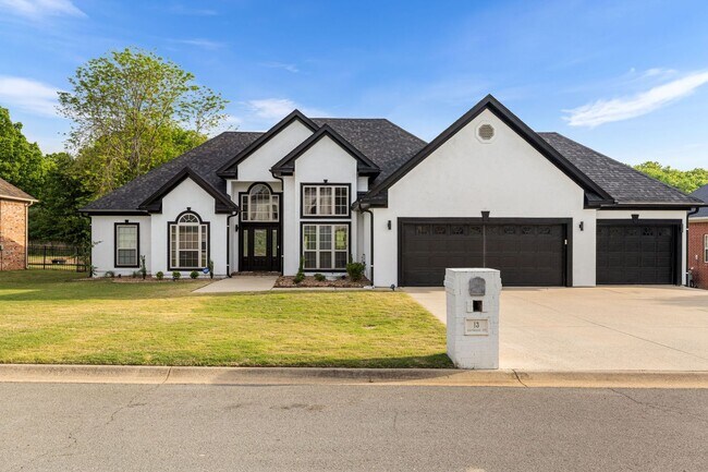 Building Photo - RIGHT ON THE COURSE Country Club Living