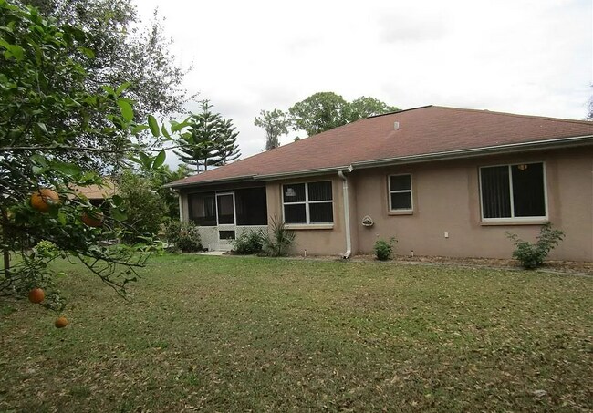 Building Photo - 2401 Como St