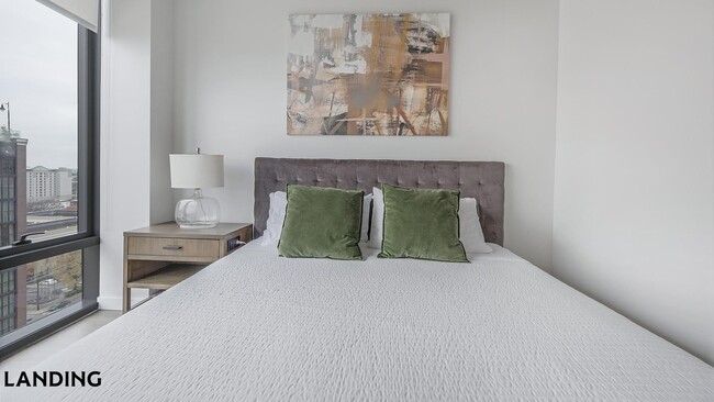 Building Photo - 2010 West End Ave