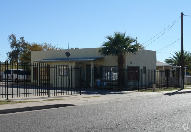 Foto del edificio - 8939 N 8th St