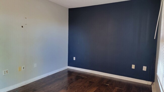 Foto del edificio - Beautiful 3 Story Townhome Walk to Local P...