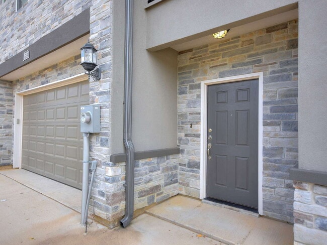 Building Photo - 3503 Summerway Dr