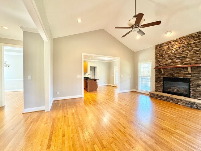 Foto del edificio - Beautiful Brick Home in NW School District