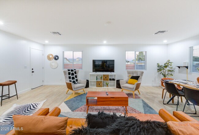 Foto del edificio - 341 S Mountain Rd