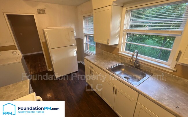 Foto del edificio - 1593 E Holmes Rd