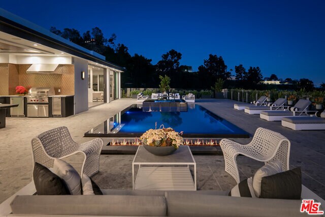 Building Photo - 535 Chalette Dr