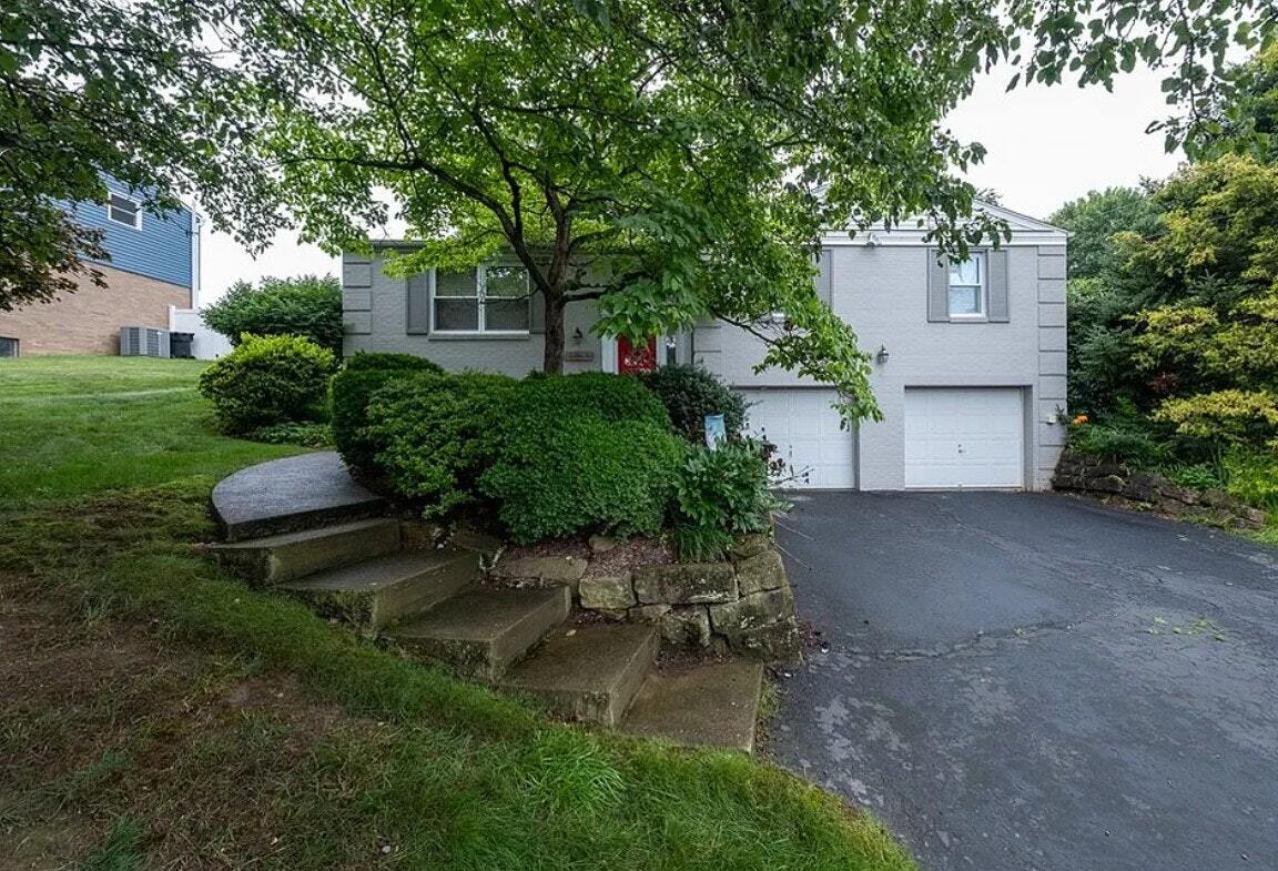 Primary Photo - 8850 Breezewood Dr