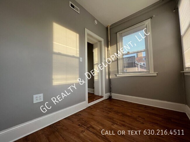 Foto del edificio - 4820 N Springfield Ave