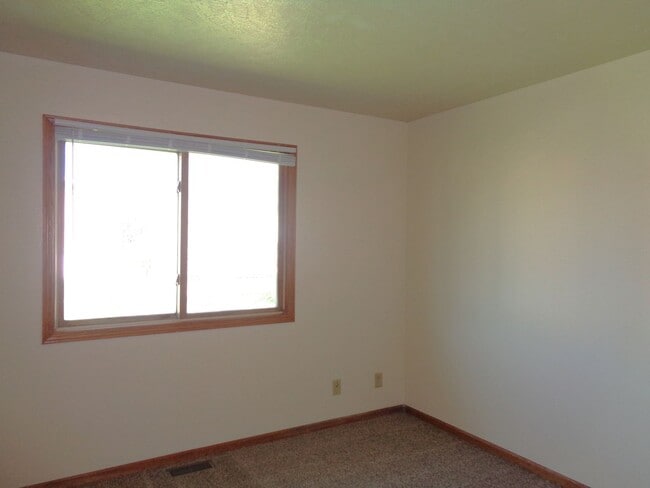 Building Photo - 21