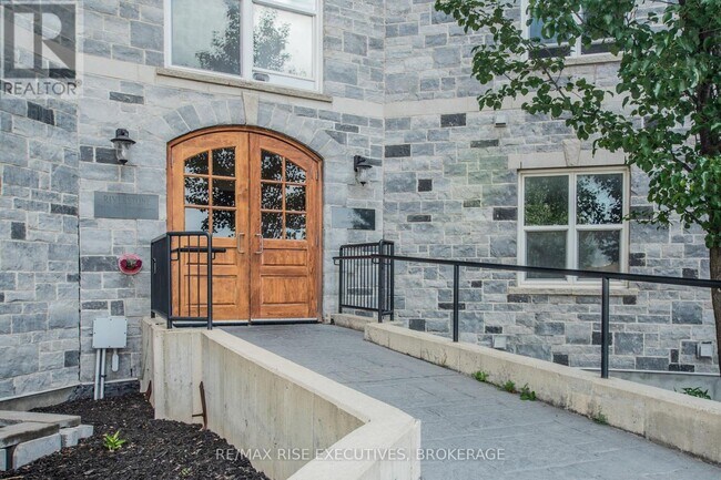 Photo du bâtiment - 539 Armstrong Rd