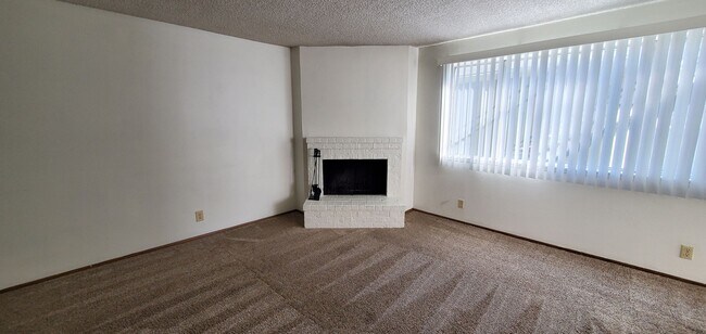 Building Photo - 3322 Willow Ct SE