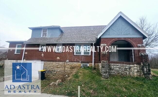 Foto del edificio - Beautiful 3 Bed 2 Bath Brick Home in KCMO!...