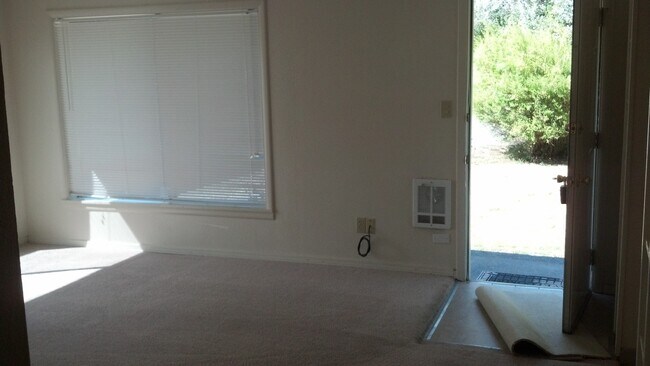 Building Photo - Unique 2 Bedroom Home in Bremerton with Lo...