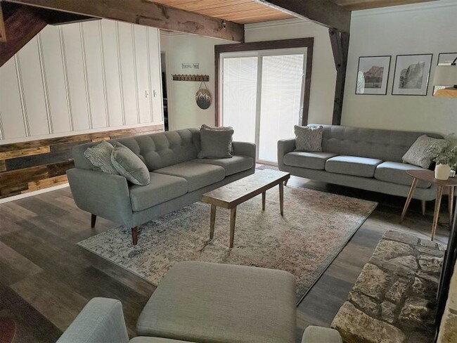 Building Photo - 23136 Oak View Dr
