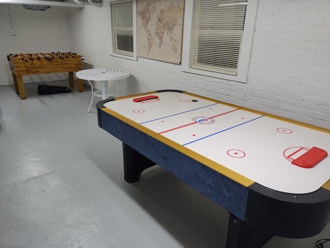 Sala de juegos en el nivel inferior - 1540 N 10th St