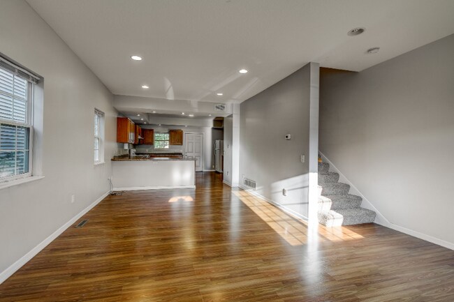 Building Photo - 3206 Pillsbury Ave