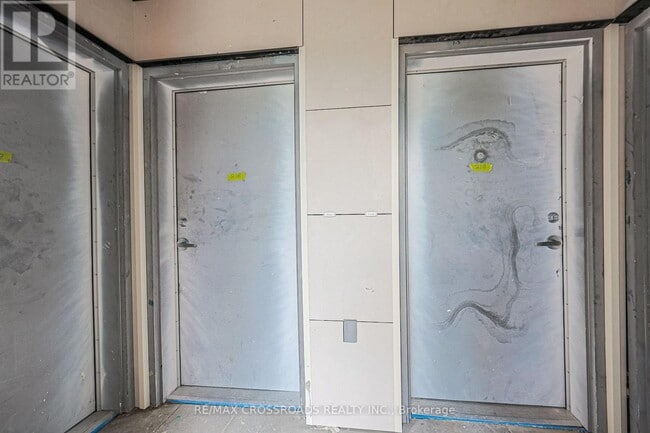 Building Photo - 8 Steckley House Ln