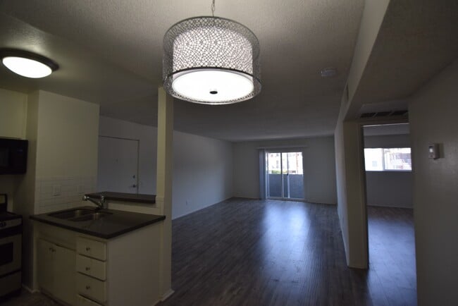 Foto del edificio - 13800 Sherman Way