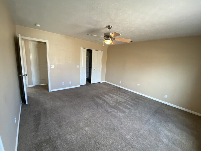 Building Photo - Spacious 3-Bedroom Townhouse in Saint George with Modern Comforts