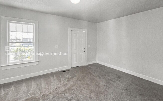 Building Photo - 3 Bed/2 Bath Home with Carport / Pet-Friendly / Vouchers Accepted / Available Now!