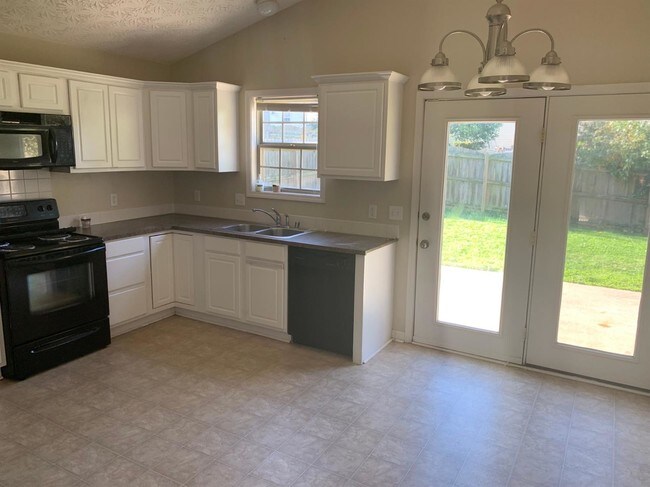 Building Photo - 135 Lovett Park