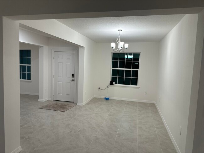 Building Photo - 2026 SW Beauregard St