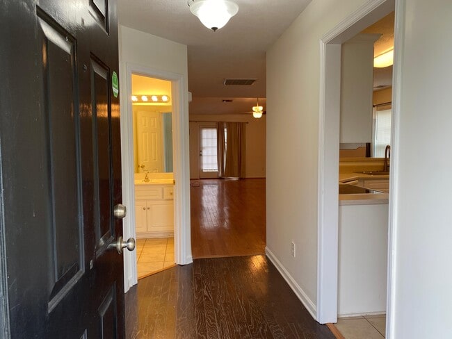 Building Photo - 128 Photinia Dr