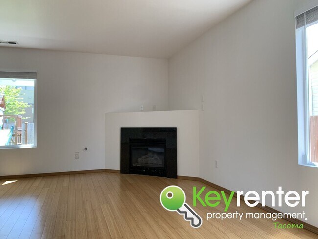 Foto del edificio - Luxurious 4Bed/2Bath House in a Gated Comm...