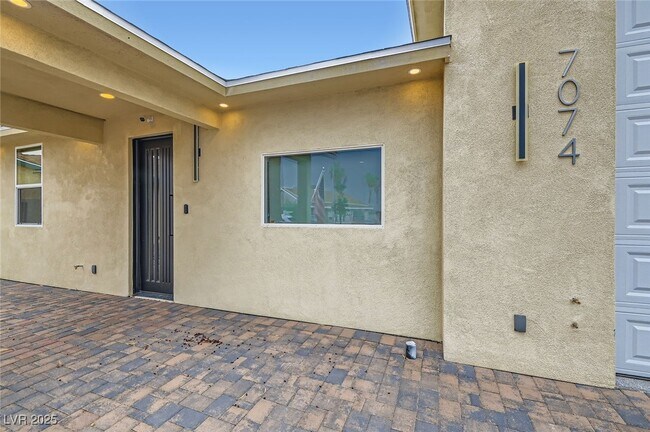 Foto del edificio - 7074 Pinebrook Ct