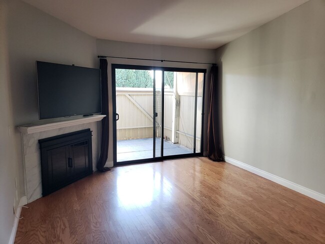 Foto del edificio - Tustin - 1 Bed Condo For Lease - Old Town ...