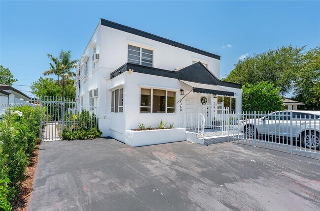 Foto del edificio - 2368 SW 26th St