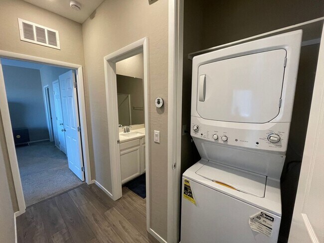 Foto del edificio - 8591 Insignia Ave