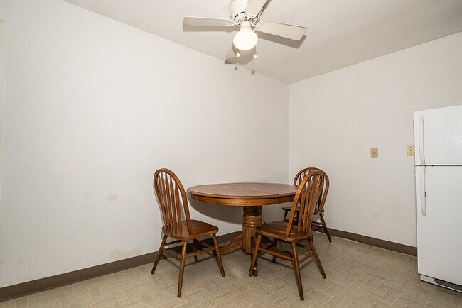 Building Photo - Fully Furnished Huge 2 bedroom