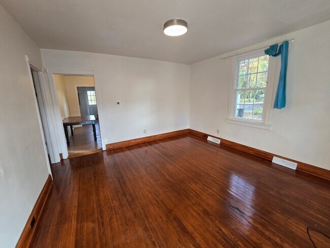 Building Photo - 1701 Whitehead Rd