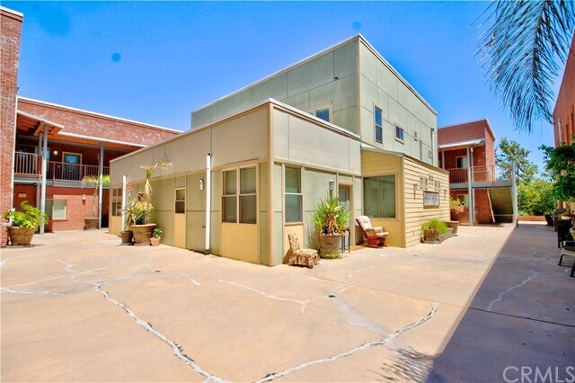 Primary Photo - 42081 3rd St