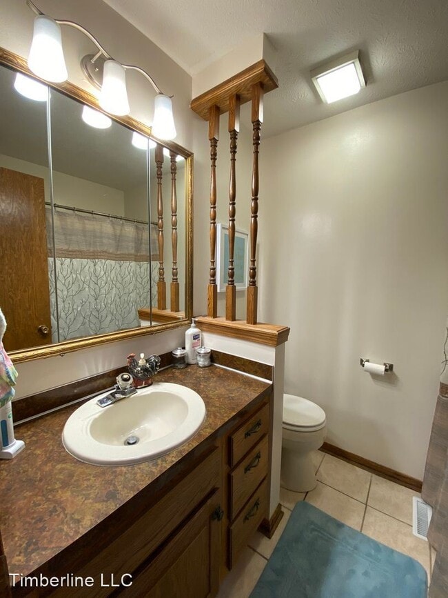 Building Photo - 2 br, 3.5 bath House - 5141 L street