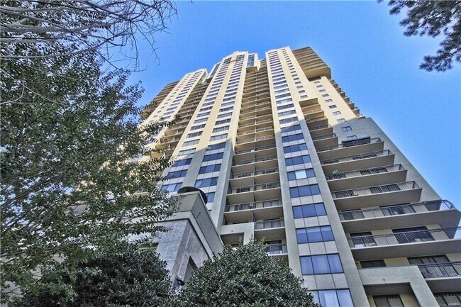 Foto del edificio - 3481 Lakeside Dr NE