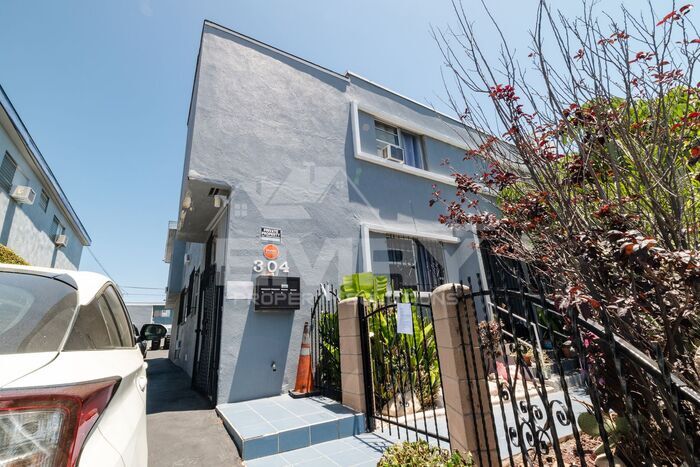 Foto principal - 2 bed 1 bath unit in Inglewood 90302
