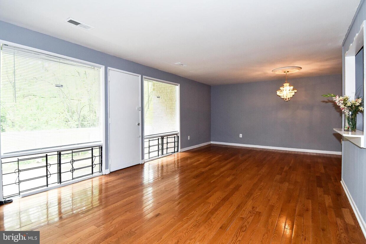 Foto principal - 525 Wilson Bridge Dr