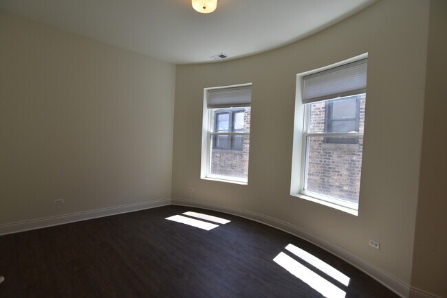 Foto del edificio - 4645 N Malden St