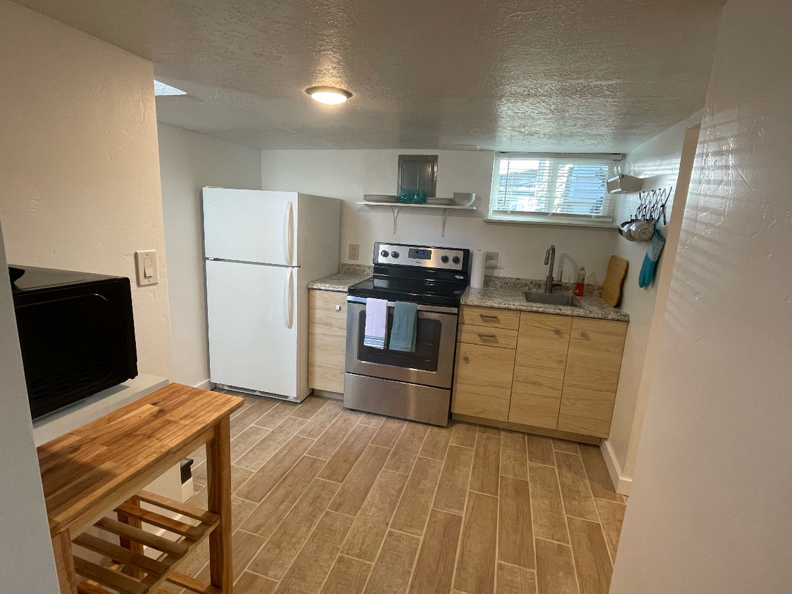 Kitchen area - 2941 Fowler Ave