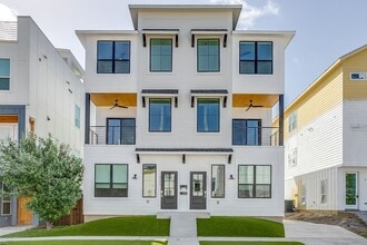 Building Photo - 2335 Benbrook Blvd