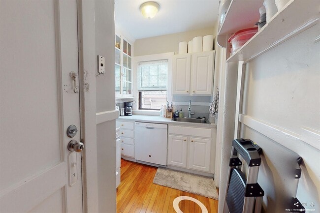 Building Photo - 9 Story St