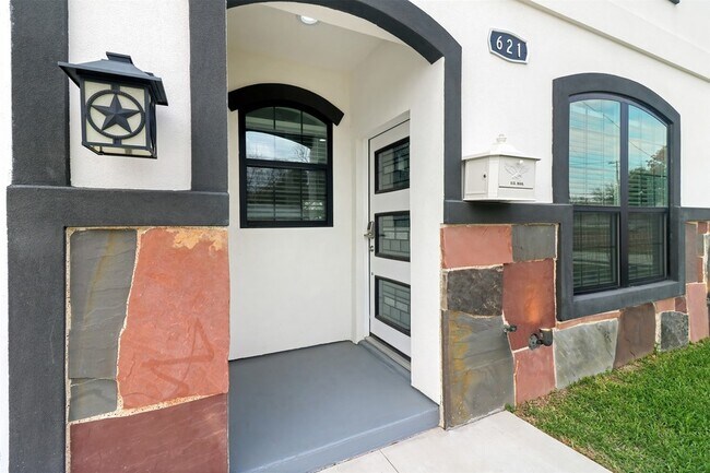 Building Photo - 621 N Nursery Rd