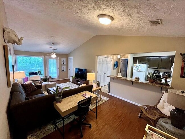 Building Photo - 3Bed/3Bath Southern Edge Condominiums!