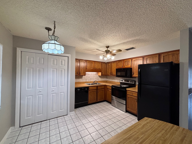 Foto del edificio - Beautiful 3 bedroom 2 bath home in Deltona