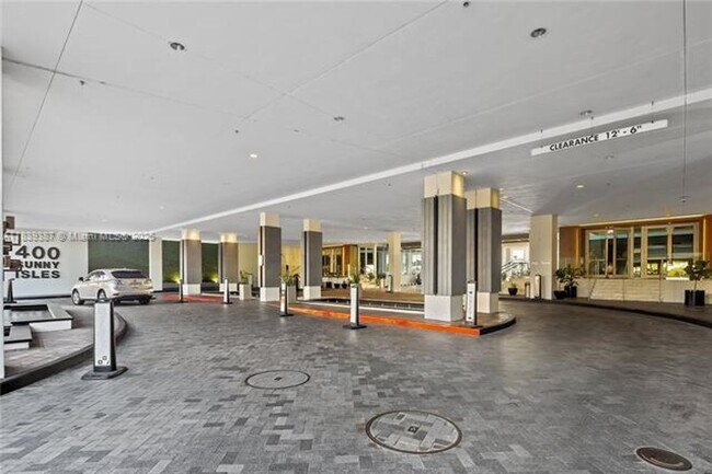 Foto del edificio - 400 Sunny Isles Blvd