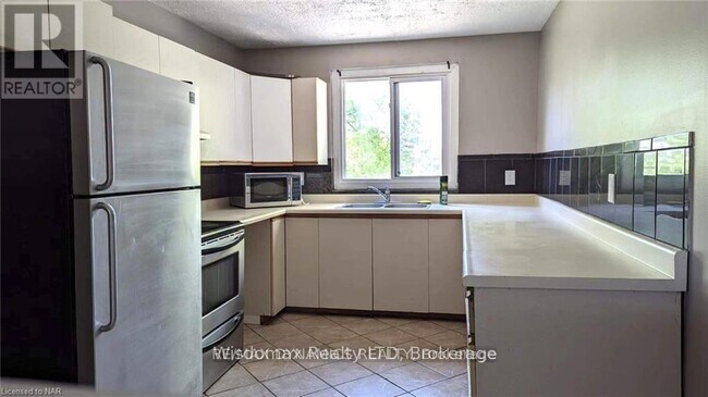 Photo du bâtiment - 3838 Rebstock Rd