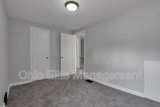 Building Photo - 900 Racine Ave